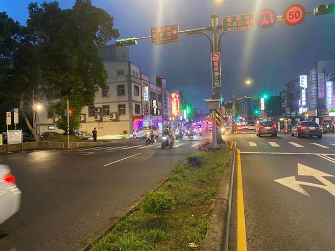 桃园警方统计，道路交通管理处罚条例新修正案上路后，至7月31日严重超速机车466件、汽车606件，与去年相比，减少23％。（警方提供）