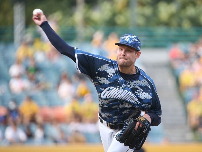 富邦悍將安得勝先發6局失2分拿下勝投。（杜宜諳攝）