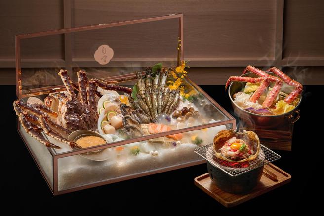 豪气的「海陆珠宝盒」有活体帝王蟹、波士顿龙虾等奢华食材。（王品集团提供）