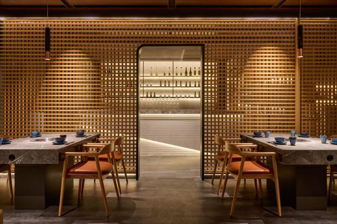 「旬嚐」店装斥资2000万元装修，融入现代日式美学。（王品集团提供）