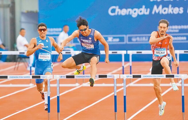 彭名扬（中）在杭州亚运田径男子400公尺决赛敬陪末座。（资料照／大专体总提供）