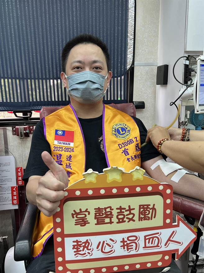 新北市議員張維倩今（6日）與國際獅子會300B2區連城獅子會於南勢角捷運站舉辦捐血活動。（張維倩提供）