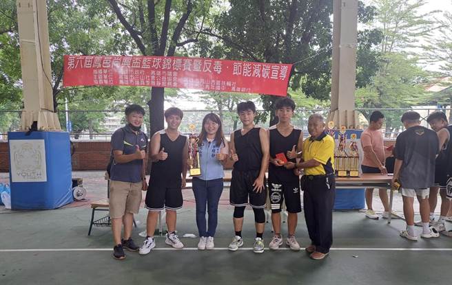 高市议员李雅静媒合高雄市三山社会公益协会、凤山西区扶轮社共同于5日在凤山区青年国中举办第6届「凤邑尚兴杯篮球三对三斗牛赛」。（李雅静提供／洪浩轩高雄传真）