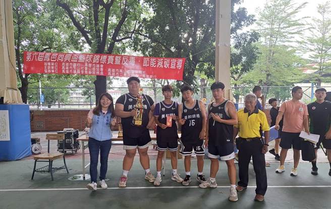 高市议员李雅静媒合高雄市三山社会公益协会、凤山西区扶轮社共同于5日在凤山区青年国中举办第6届「凤邑尚兴杯篮球三对三斗牛赛」。（李雅静提供／洪浩轩高雄传真）