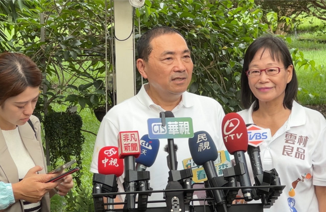 侯友宜抨擊賴清德「有嘴說別人」，反問賴蓋多少社宅。（侯友宜競選辦公室提供）