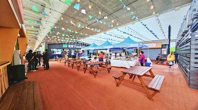 「新丰休息站」座落于台61线58K处、占地4600坪，提供多元设施诉求带给居民与用路人更便捷的服务。（全家提供／朱世凯台北传真）