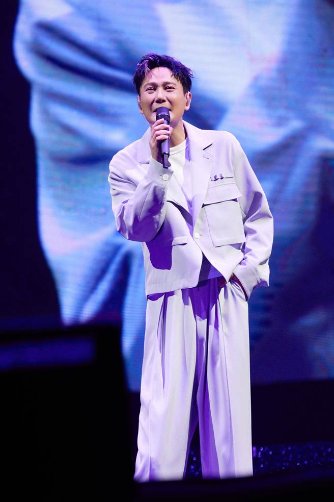 张信哲昨完成苏州站第2场演唱会。（潮水音乐提供）