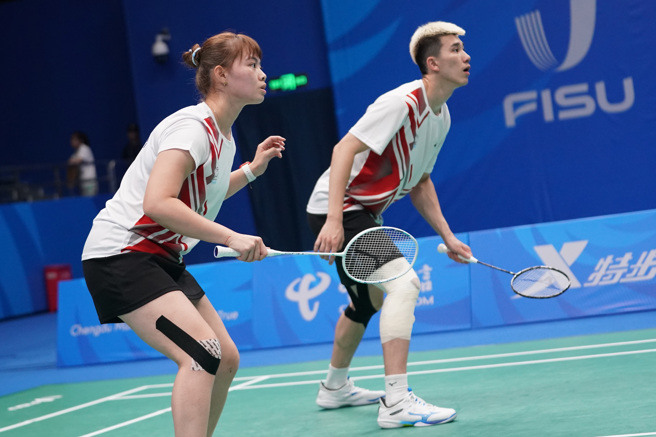 李佳馨（左）與葉宏蔚在大陸常州羽球公開賽晉級16強。（資料照／大專體總提供）