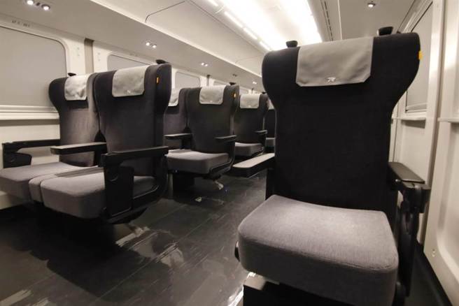 台鐵EMU3000型新自強號城際列車，商務車廂將命名為「騰雲座艙」，由專人服務。（台鐵提供／陳祐誠傳真）