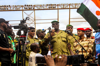 尼日軍政府關閉空域 嗆「劇烈反擊」任何侵犯