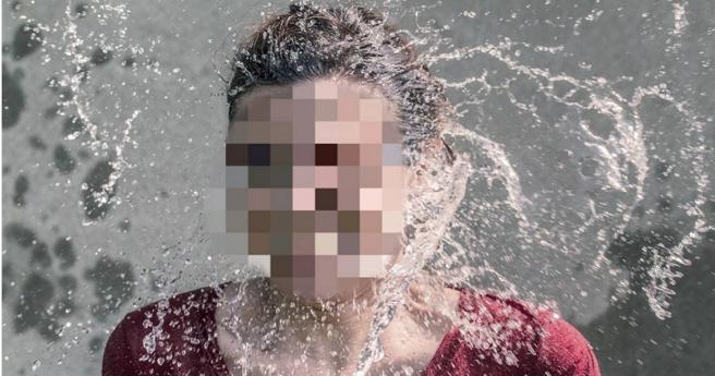 香港一名男子不满一对男女上门欲对妻子讨债，怒泼带有腐蚀性的「洗钢水」，造成2人双双送医。（示意图，非当事人／Pixabay）