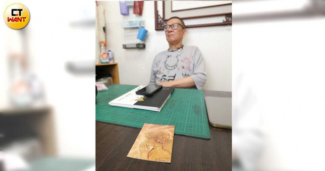 对吕学成来说，母亲是他这辈子最重要的亲人，最后却因为他在监狱而无法送母亲最后一程。（图／赵世勋摄）
