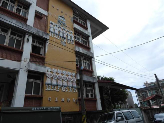 花莲县原住民会馆伫立在花莲市中心40年，14年前当地社团撤出后閒置迄今，成名符其实的蚊子馆。（本报资料照片）