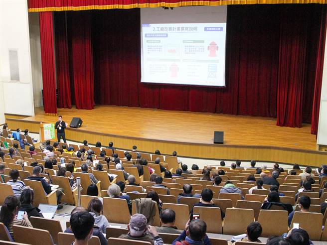 「新北市中小企業輔導團」預計辦理14場小型說明會，邀集各領域專家顧問提供免費諮詢服務及診斷建議，提升業者改善計畫的通過率。（新北市經發局提供）