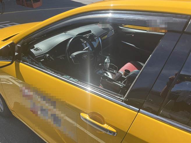 周嫌在汐止區連續敲破計程車車窗行竊。（警方提供）