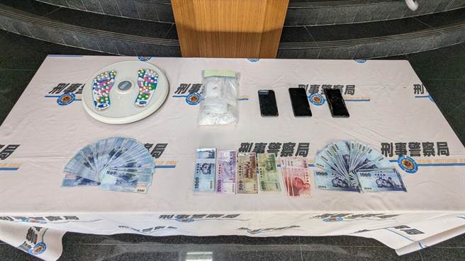 警方查获逃逸外劳进口毒品牟利，逮获4人并起出安非他命等赃证物。(警方提供)