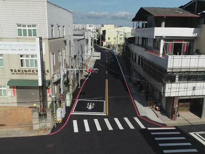 台中市霧峰區六股路是中正路（台3線）通往中投公路（台63線）的要道之一，過去車道狹小車輛多易造成壅塞，地方爭取近50年終於成功拓寬通車。（中市府提供／潘虹恩台中傳真）