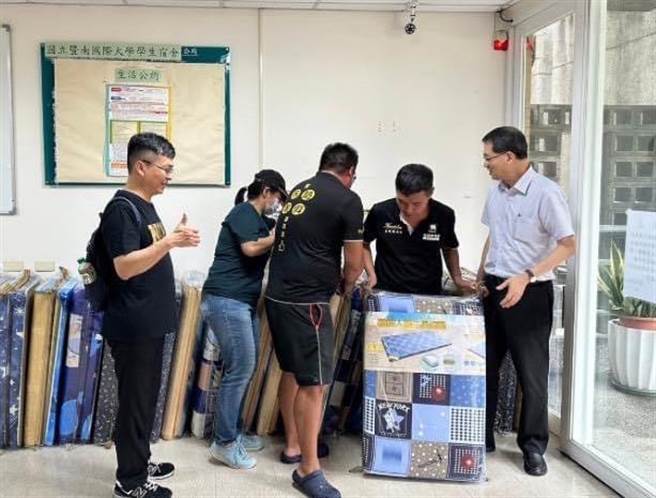 暨大提供学校宿舍紧急灾民安置与避难的空间免费安置10天，埔里镇店家赠送免费全新床垫供运用。（暨大提供／杨静茹南投传真）