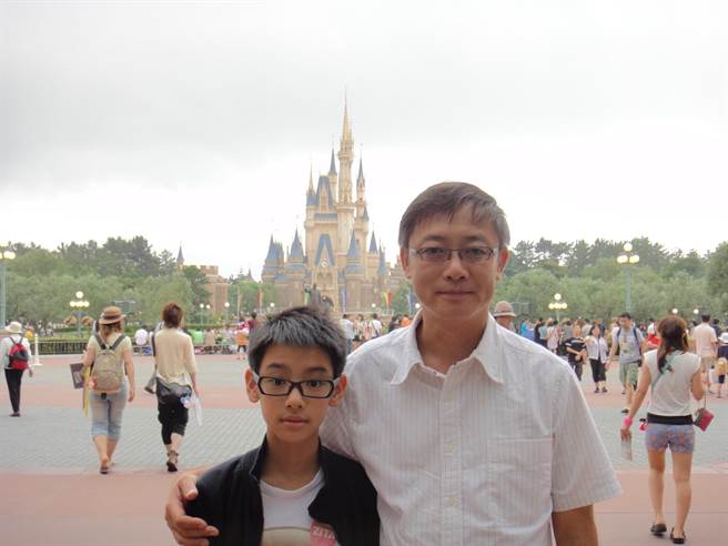 刘修甫的爸爸花很多时间陪伴他。（ASA agency提供）