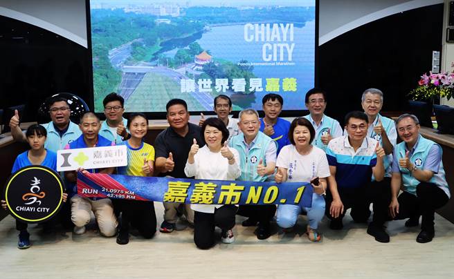 嘉義市「雙潭星光路跑」半馬、全馬路線，經過1個月的認證程序，正式取得國際賽道認證，今特別辦記者會宣布這項好消息。（呂妍庭攝）