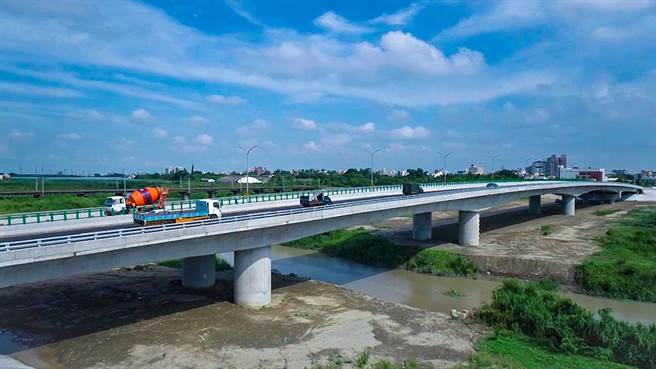 以总经费8.5亿元办理的台1线台南市新营区急水溪桥改建工程，歷经3年工期，于今年完工通车。（公路总局提供／张毓翎台南传真）