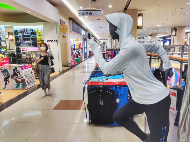 一名男网友好奇问眾人「因为想逛的店里面没人，不敢逛吗？」引起讨论。(示意图，资料照)