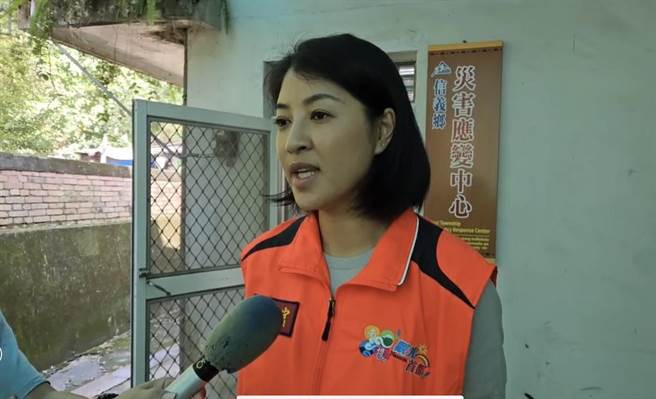 蔡总统下午到南投仁爱勘灾，县长许淑华却到信义乡视察灾情，对此许淑华出面说明。南投县政府提供