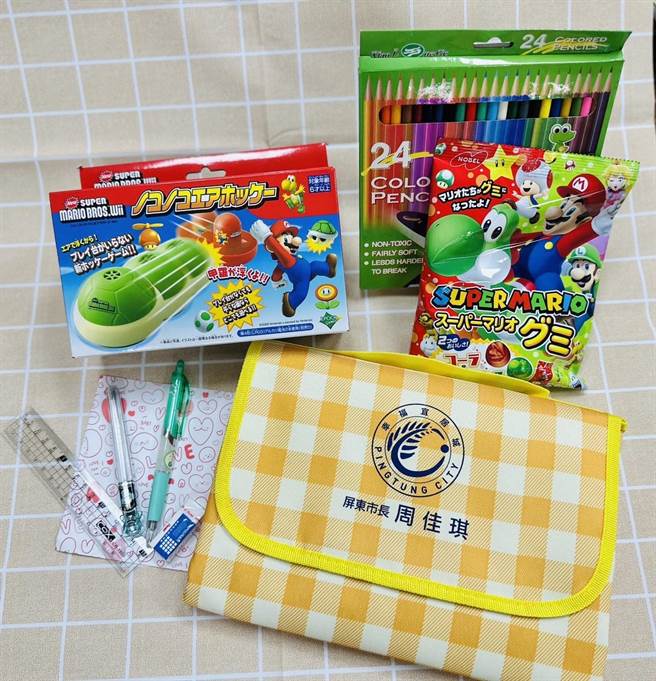 屏东市公所办「星光电影乐」，玛利欧主题礼包大方送。(屏东市公所提供)