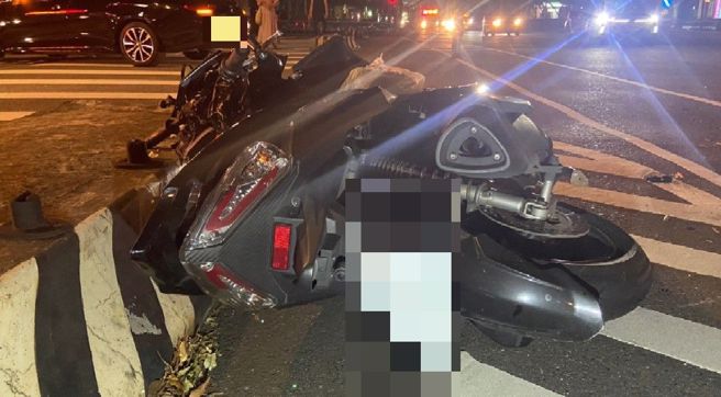 台北市大安区仁爱路四段、復兴南路段口昨（6）日晚间21时52分许发生一起死亡车祸。（图／警方提供）