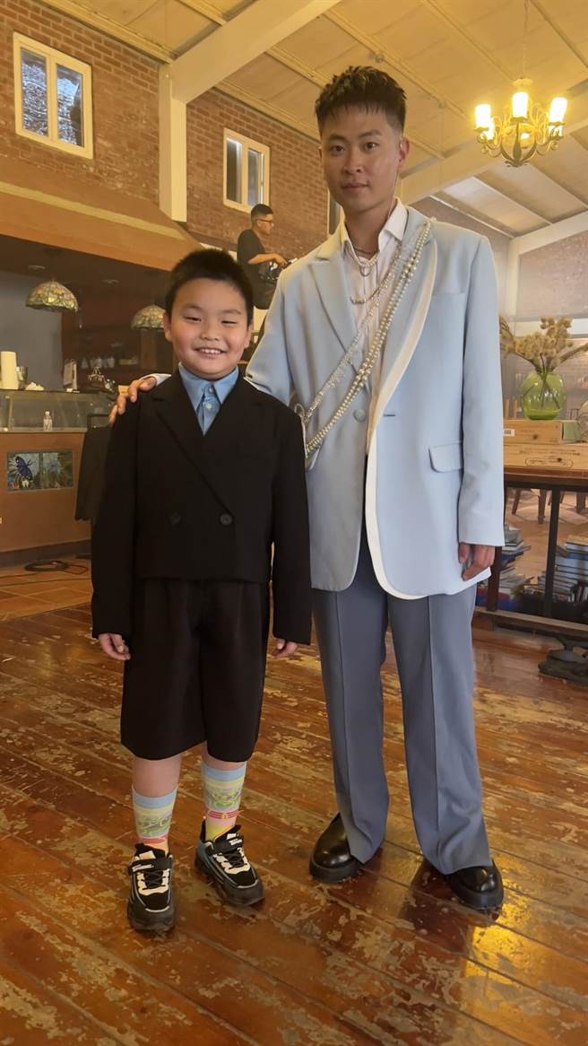 LINION和小演员共同完成新歌〈Black Panther〉。【嘿黑豹工作室提供】