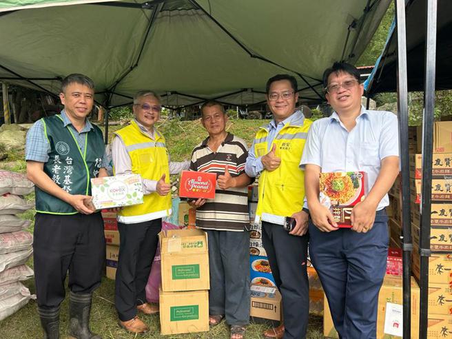 （新安东京海上产险7日已顺利运送急需物资至南投，期待透过让一份爱牵引更多爱，共同协助灾区救援及重建。图／新安东京海上产提供）