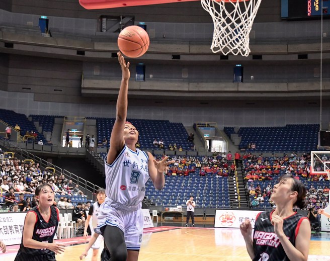 世新外籍生吉芙获选女子组MVP。(三好体协提供)
