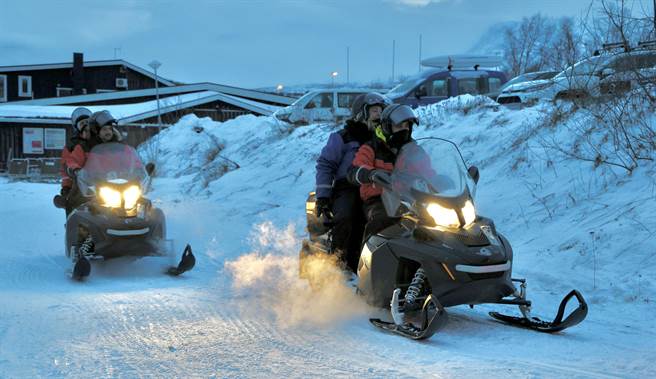极圈内雪地活动也是报名极光团，当地热门体验活动。（轻装上阵提供／吴娮翎台北传真）