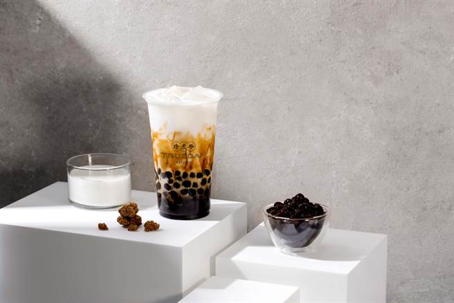 珍煮丹黑糖珍珠鲜奶父亲节特惠，中杯两杯88元。（珍煮丹提供／吴娮翎台北传真）