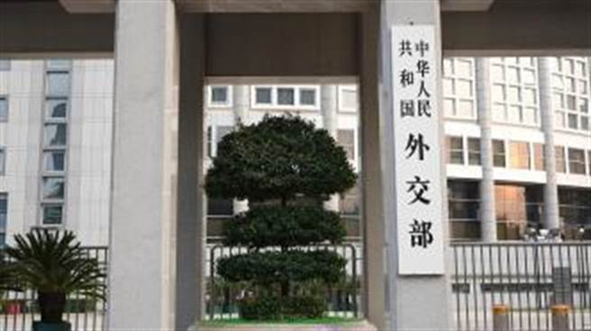 大陆外交部再次敦促菲方立即从仁爱礁拖走坐滩军舰。（大陆外交部）