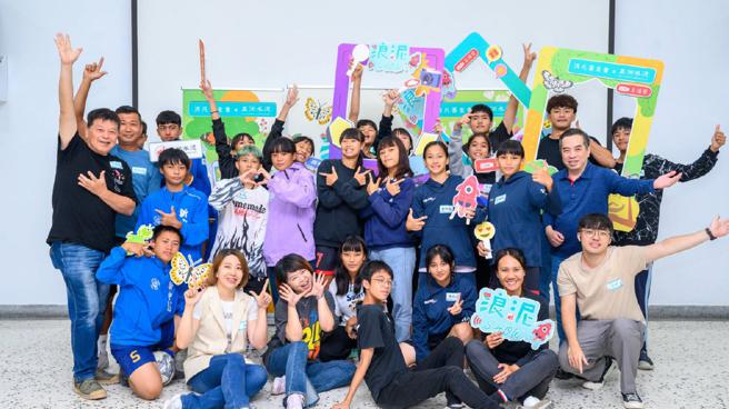 亞洲水泥攜手浪凡基金會舉辦「浪泥SHOW」兩日直播營。（圖片來源：浪凡基金會）