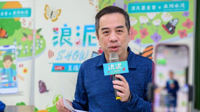 亞泥公關經理蔡祐吉頒獎講評，鼓勵孩子們直播謹記「三不要」，不要扭捏、不要害怕、不要怕出槌，勇敢展現自己。（圖片來源：浪凡基金會）