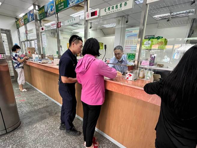 警方阻止妇人匯款避免遭诈。(警方提供／吕筱蝉桃园传真)
