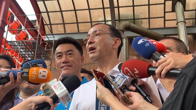 對於民進黨表示蔡政府財政紀律是近3任總統最佳的說法，國民黨主席朱立倫怒嗆3歲小孩都不相信。（徐佑昇攝）