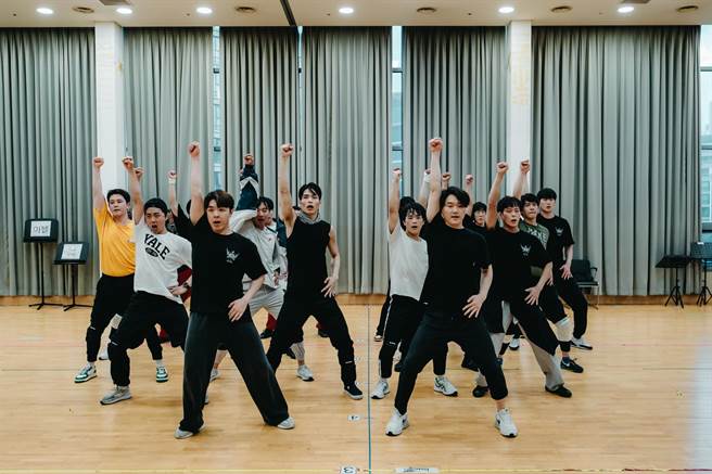 韩国音乐剧《三剑客》将于8月18起在台中国家歌剧院登场，图为舞群排练照。（台中国家歌剧院提供／陈淑芬台中传真）