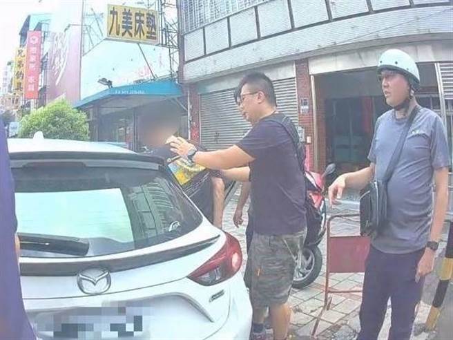 年僅17歲陳姓少年暑期從事車手工作遭警識破，經警方勸說，協助警方逮捕上手19歲賴姓共犯，全案依詐欺及洗錢防制法送辦。（民眾提供／潘虹恩台中傳真）