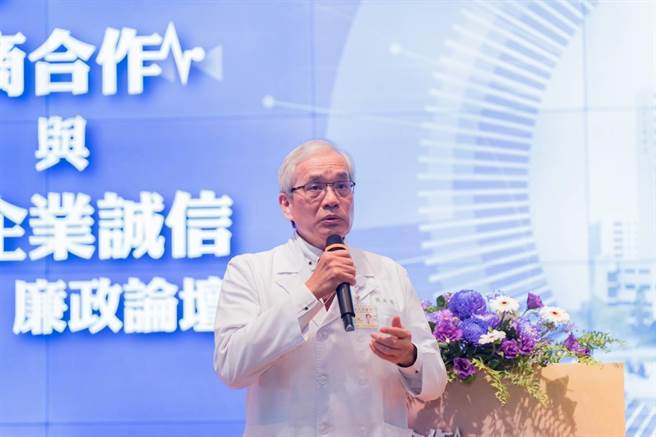 台北榮總院長陳威明表示，北榮核心價值為「視病猶親、追求卓越、恪遵倫理、守法守信」理念（北榮政風室提供）