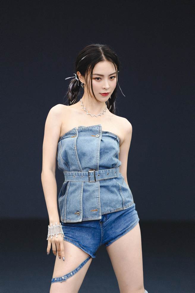 Elkie親自參與詞曲創作，更找來CLC隊長承延協力編舞。（KEYMAXii提供）