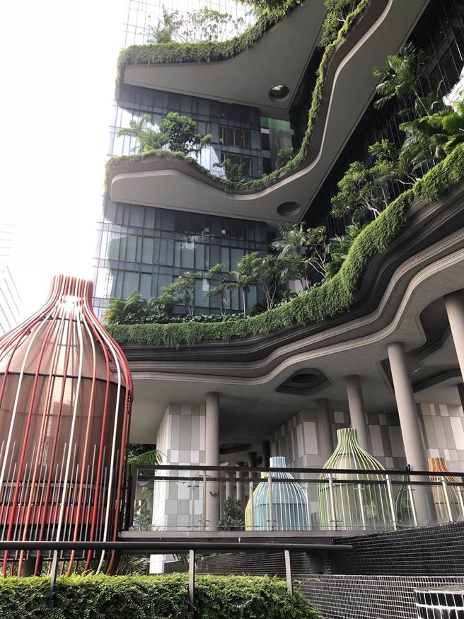  新加坡皮克林宾乐雅酒店位于牛车水地铁站旁，拥有300 公尺空中花园步道。（林祺锦提供／吴娮翎台北传真）