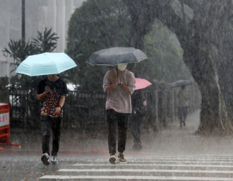 半個台灣有雨！劇烈天氣再3天 專家曝3颱共舞機率