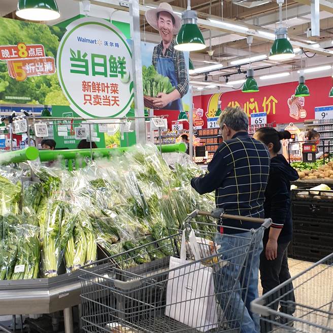 大陆7月全国居民消费价格CPI统计出炉，同比下降0.3％、环比上涨0.2％。（蓝孝威摄）