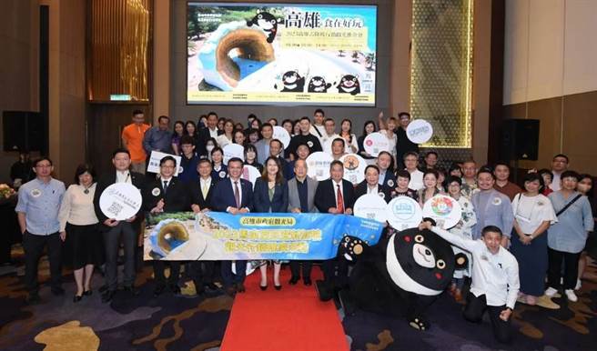 高市觀光局與航空、旅館民宿、觀光工廠、旅行社等相關業者聯手向馬來西亞當地公協會與相關業者成功行銷高雄。（柯宗緯翻攝）