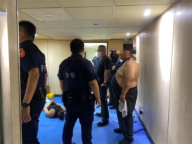 被害人体重破百，4名诈团成员遭其反杀。（警方提供）