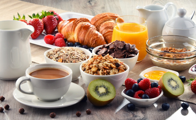 早餐是一天活力開始，但小心選擇錯誤的早餐恐對身體帶來負面影響。（示意圖／Shutterstock）