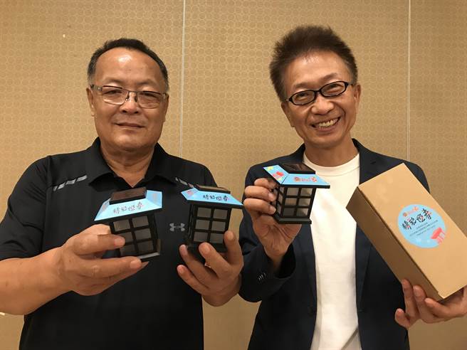 恆春年度盛事「中元搶孤」將於30日登場，今年鎮公所擴大舉辦，除提高冠軍獎金至35萬外，還準備3000份LED燈籠讓遊客在活動期間可以打卡或發票免費兌換。（謝佳潾攝）